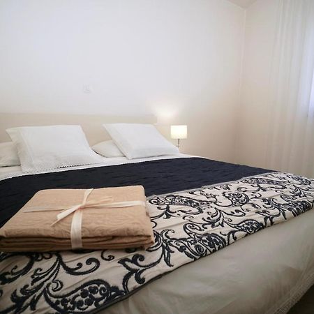 Apartments Villa Aquamarie Трогір Екстер'єр фото