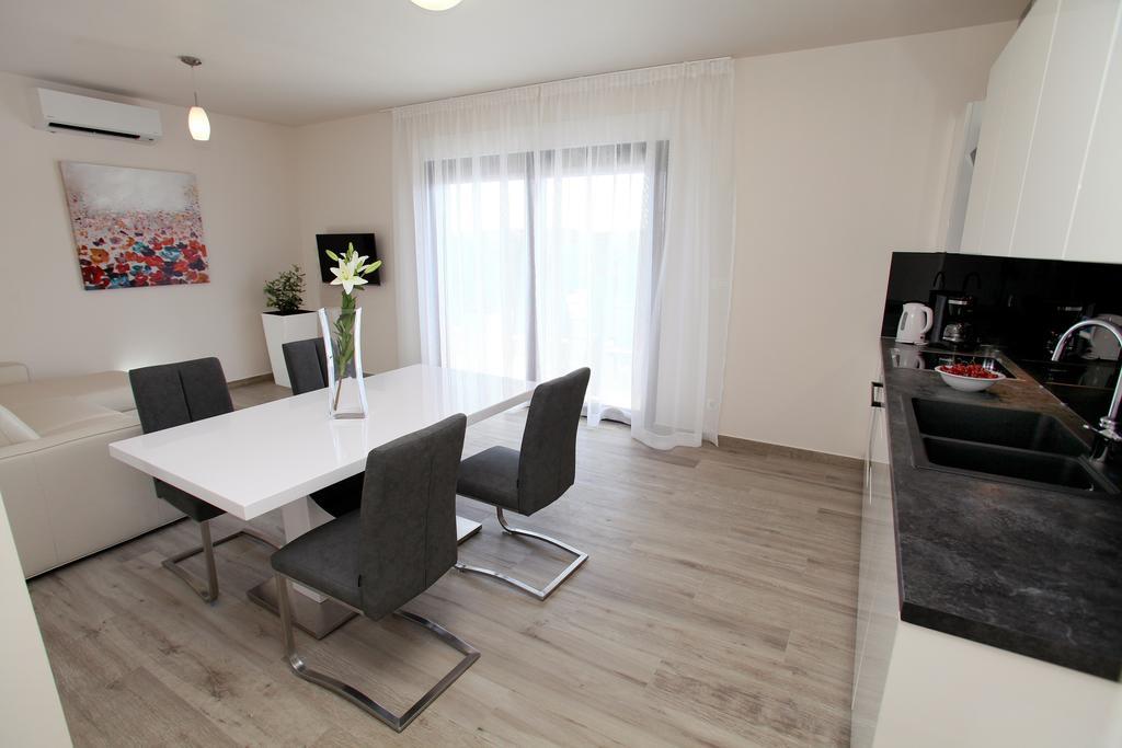 Apartments Villa Aquamarie Трогір Екстер'єр фото