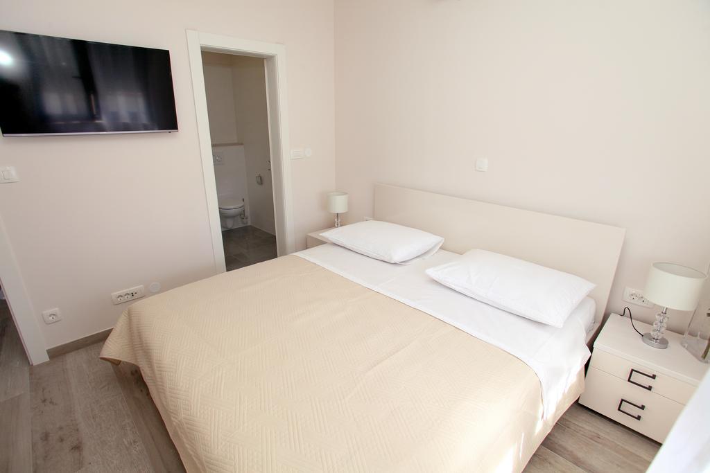 Apartments Villa Aquamarie Трогір Екстер'єр фото