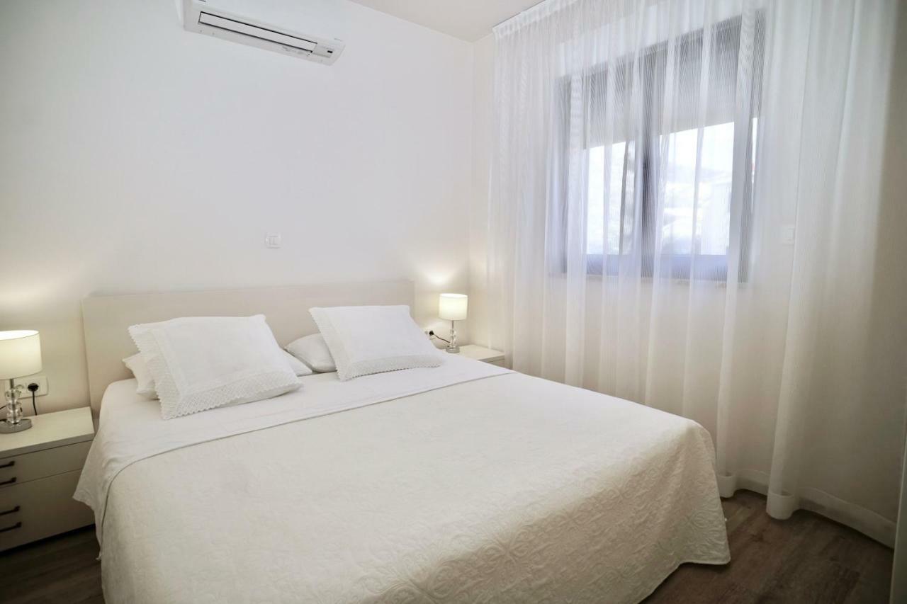 Apartments Villa Aquamarie Трогір Екстер'єр фото