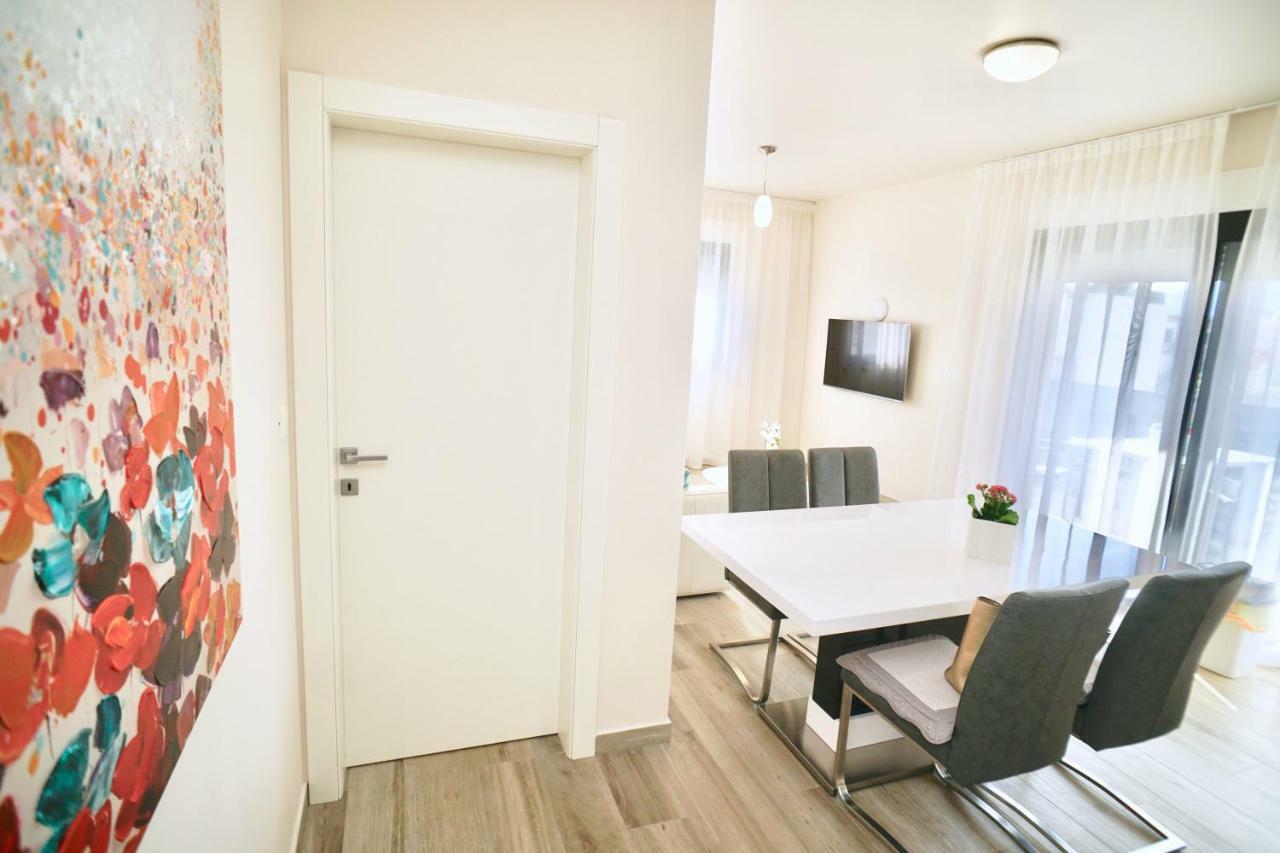 Apartments Villa Aquamarie Трогір Екстер'єр фото